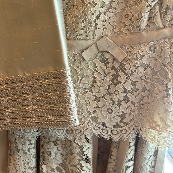 Carlisle matching lace skirt and top set - Picture 2 of 11